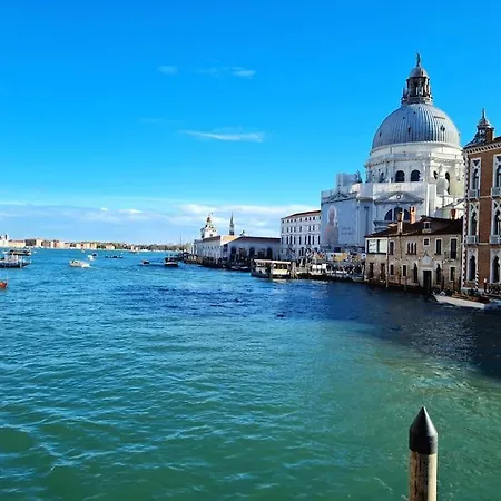 Con Vista A Venezia